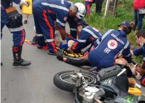 Dois homens ficam feridos durante acidente de trânsito em Manaus
