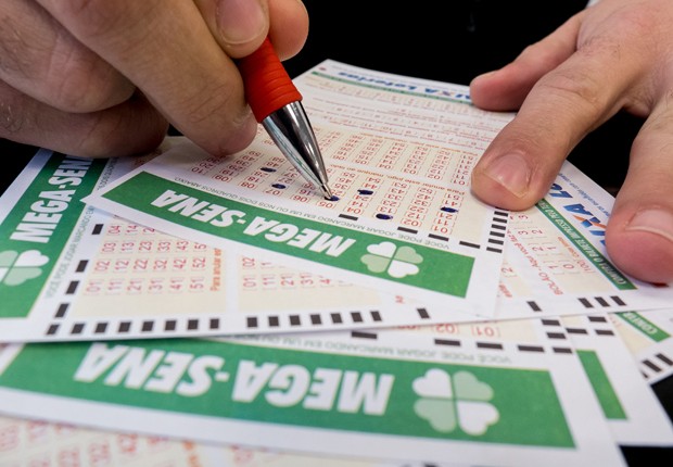 Mega-Sena acumula e pode pagar R$ 55 milhões na quarta-feira
