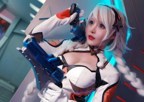 Cosplayer profissional morre durante ensaio fotográfico