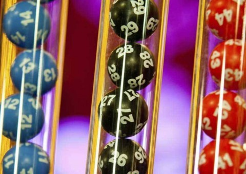 Mega-Sena acumula e pode pagar R$ 55 milhões na quarta-feira