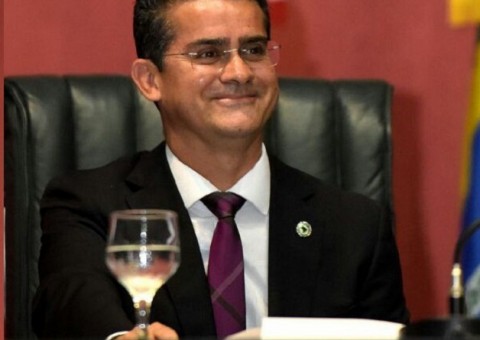 David Almeida tenta derrubar liminar que impede governo de gastar até a posse de Amazonino
