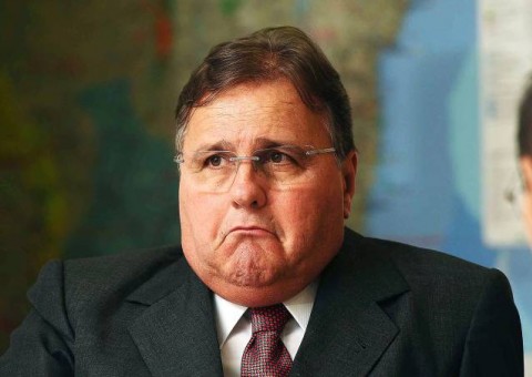 Grupo armado invade fazenda de Geddel e rouba 25 gados na Bahia