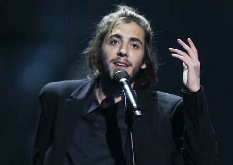   Cantor da abertura de novela da Globo aguarda transplante de coração