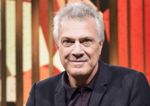 Grávidos, Pedro Bial e esposa mostram rara foto de barrigão