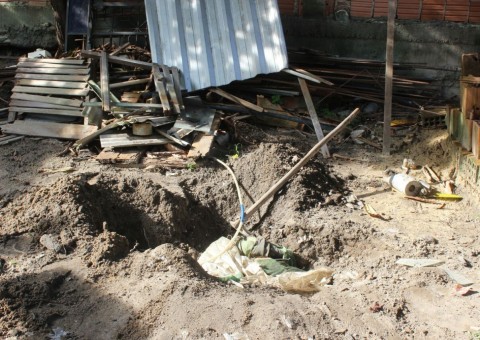 Brincando com cachorro no quintal, crianças encontram corpo com vísceras expostas em Manaus