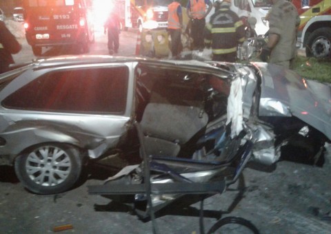 Jovem fica gravemente ferido durante capotamento em avenida de Manaus