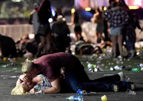 Vídeos mostram desespero de vítimas durante tiroteio em Las Vegas