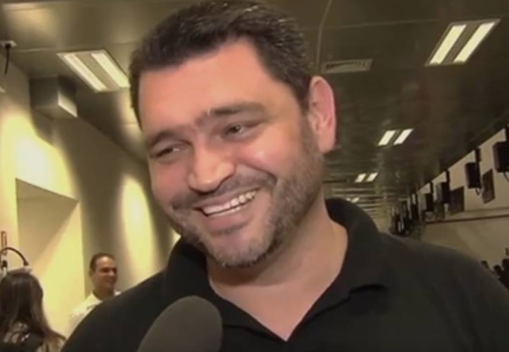 Preocupado, passageiro grava vídeo em aeroporto para 'salvar casamento'