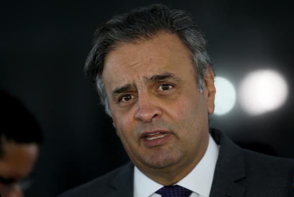 Aécio pede ao Supremo liminar para suspender seu afastamento