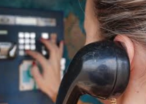 Oi não pode cobrar chamadas de orelhões de 15 estados 