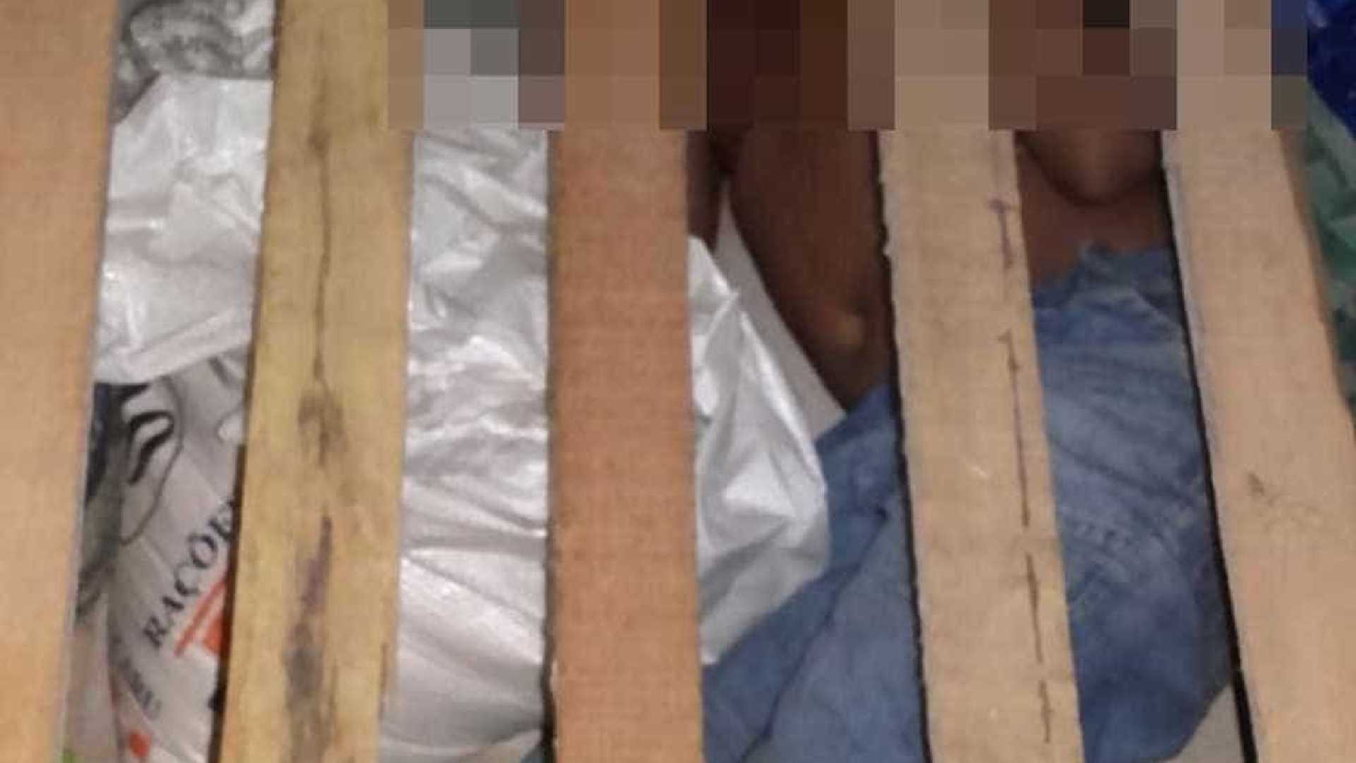 Criança é encontrada embaixo de cama em presídio