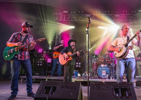 Após massacre, guitarrista da banda que tocava em Vegas passa a defender controle de armas