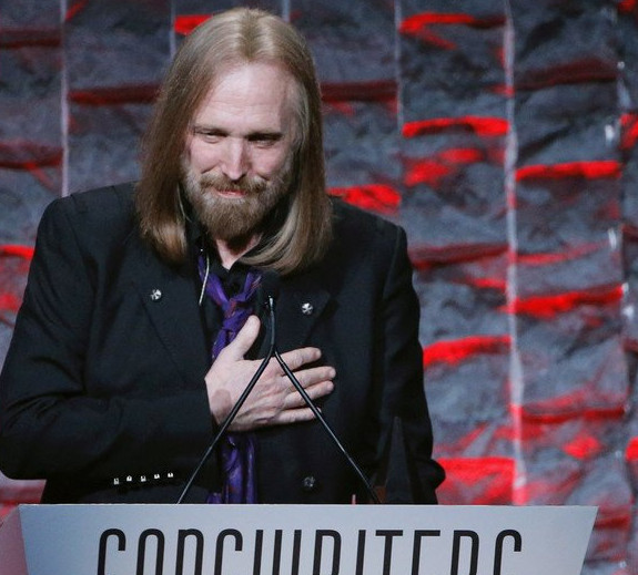 Após sofrer ataque cardíaco, Tom Petty tem morte confirmada por empresário