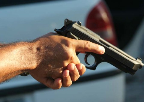 Dupla assalta ônibus e troca tiros com a polícia durante fuga em Manaus