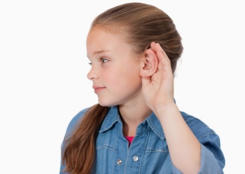 Brinquedos sonoros podem danificar a audição das crianças