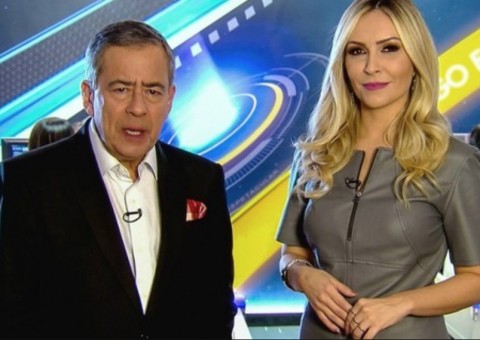 Record proíbe apresentadora de acenar no ‘Domingo Espetacular’ após confusão