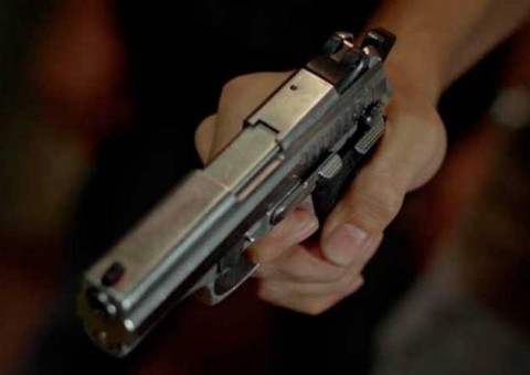 Bandidos rendem clientes e funcionários e levam mais de R$ 3 mil de distribuidora em Manaus