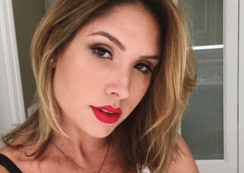 Mulher de Wesley Safadão mostra barriguinha de fora na academia