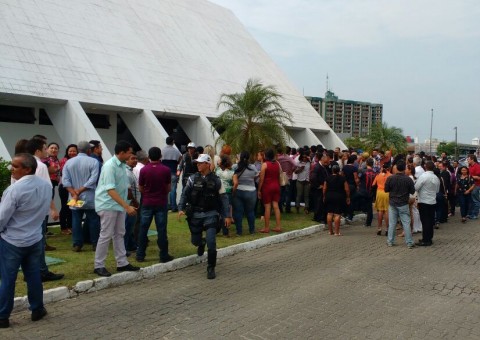Confusão começa na Aleam antes da posse de Amazonino