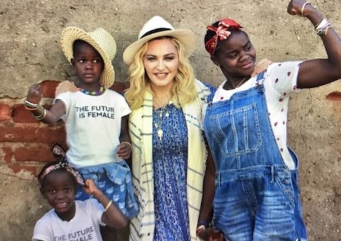 Madonna e as filhas estão aprendendo português ouvindo funk de MC Kevinho