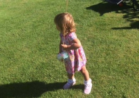 Mãe se choca ao ver alma penada em foto da filha 