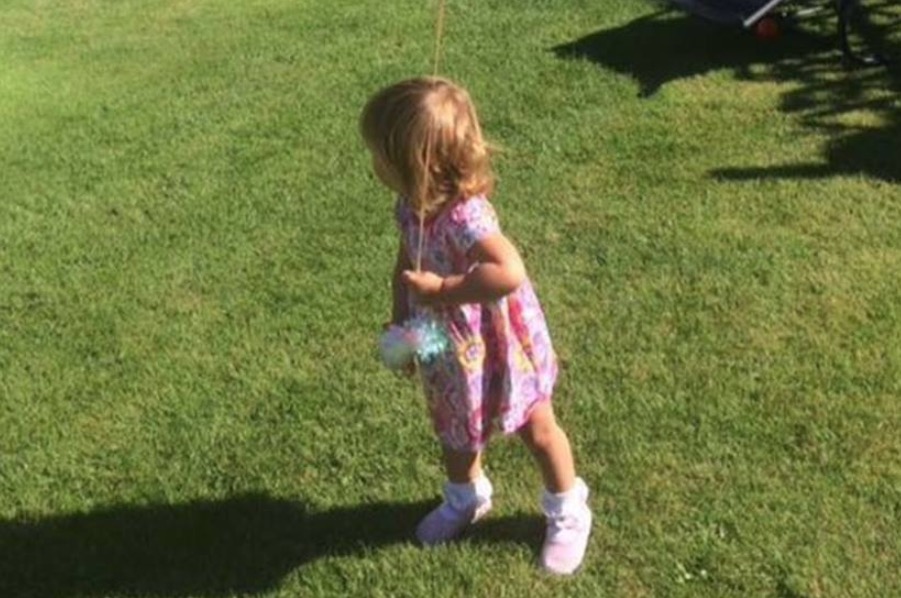 Mãe se choca ao ver alma penada em foto da filha 