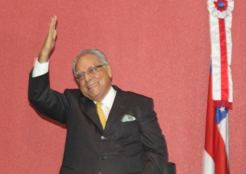 Amazonino Mendes é empossado como novo governador