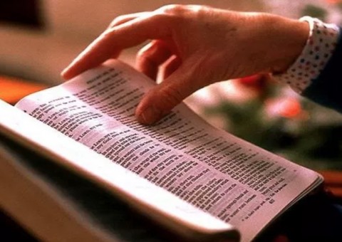 Homem causa pânico em passageiros ao falar de Jesus Cristo  