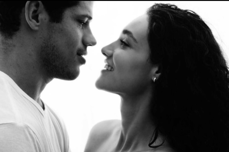 Débora Nascimento e José Loreto anunciam que estão grávidos