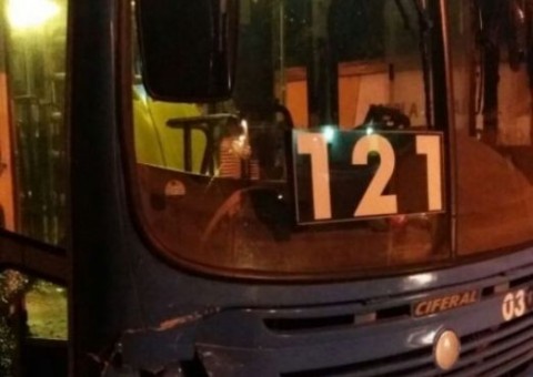 Grupo se passa por passageiro e assalta passageiros de ônibus em Manaus