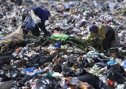 Bebê de sete meses é achado morto em lixão no Amazonas