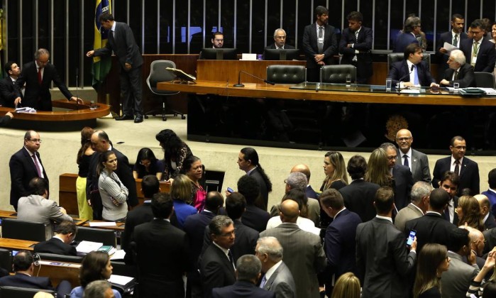 Câmara aprova fundo eleitoral com recurso público bilionário para 2018