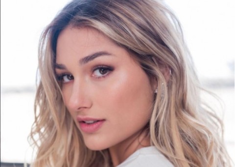 Sensual, Sasha aparece deslumbrante em clique 