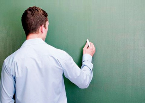 Coari paga primeira parcela do abono salarial dos professores 