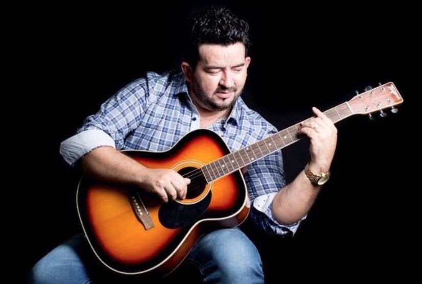 O Rei do Arrocha Guto Lima agita o Arena Pub nesta quinta-feira