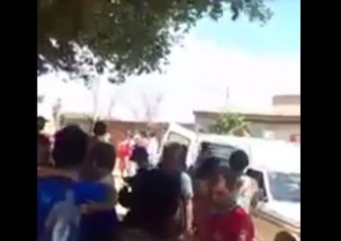 Vídeo mostra desespero e revolta de populares após creche ser incendiada; crianças morreram
