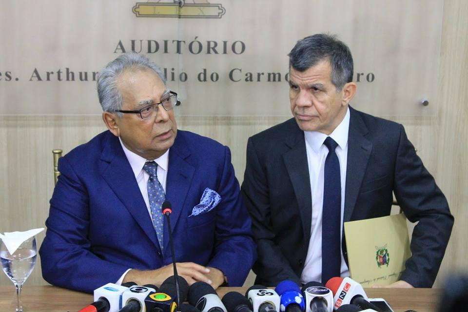 Novo secretariado do governo toma posse