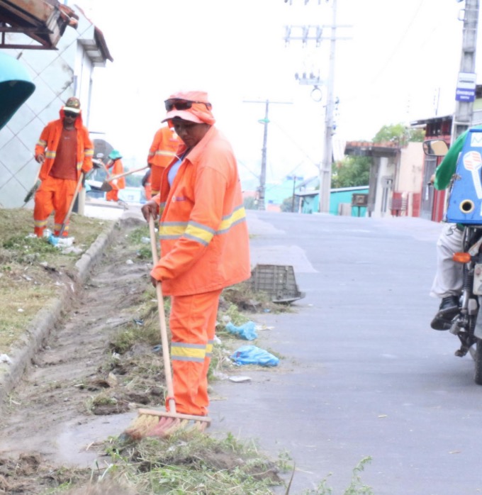 Em Manaus, mutirão de limpeza chega ao bairro Coroado 
