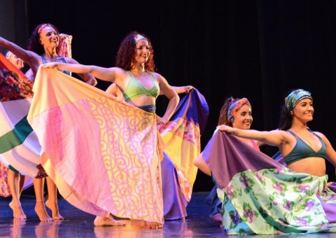 Espetáculo 'Causos de Cunhã' aborda o cotidiano da mulher ribeirinha à moderna neste sábado