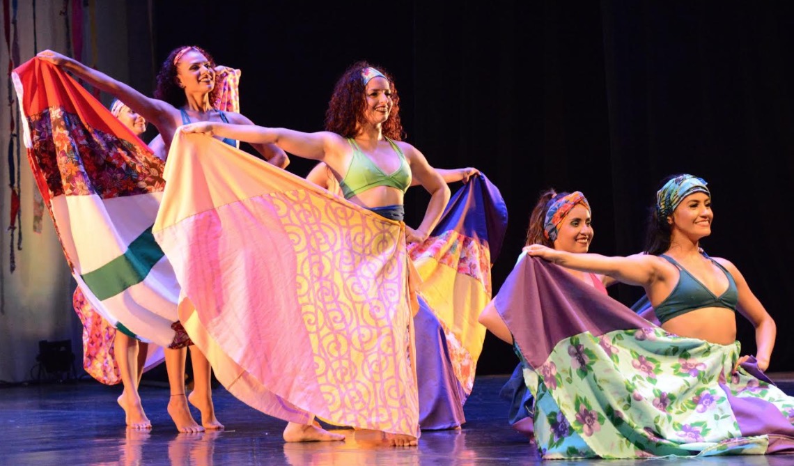 Espetáculo 'Causos de Cunhã' aborda o cotidiano da mulher ribeirinha à moderna neste sábado