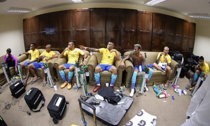 'Desumano jogar nessas condições', critica Neymar após jogo