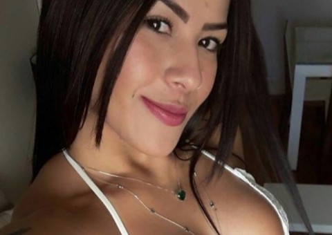 Índia fitness amazonense tira fita para mostrar bronze e corpo escultural chama atenção