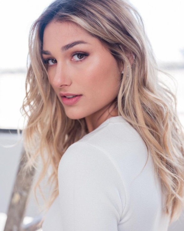 Sasha Meneghel faz nova tatuagem no braço