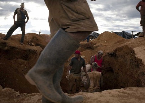 Seis pessoas morrem durante deslizamento de terra em garimpo na Colômbia