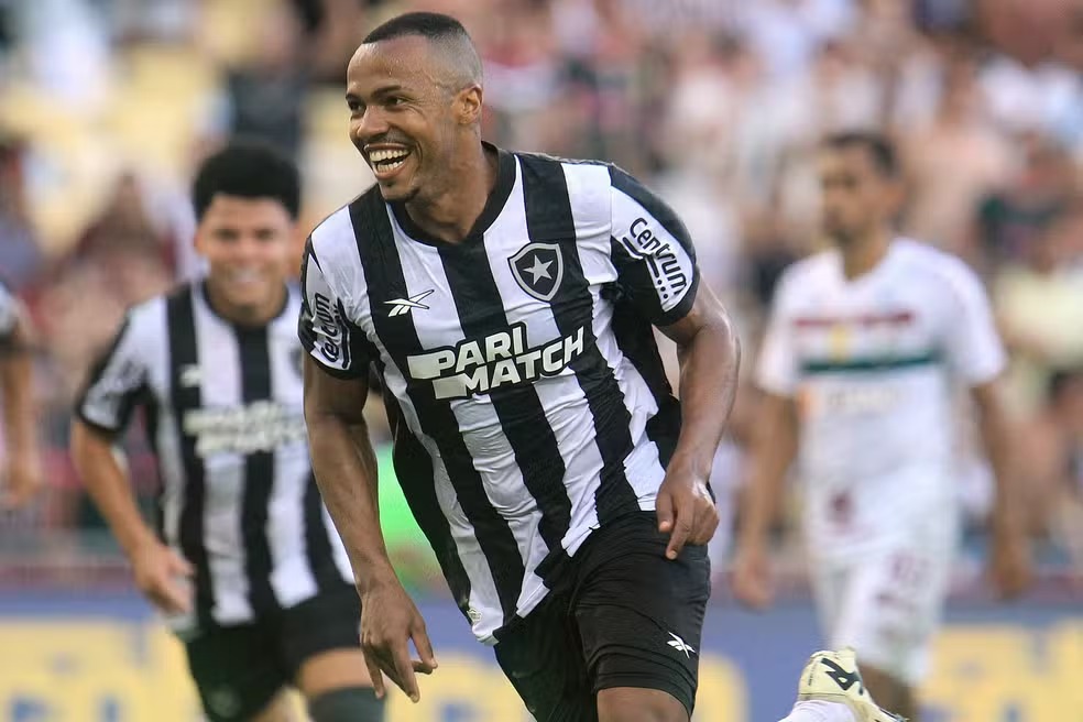 Vasco retoma negociação com o Botafogo por Marlon Freitas