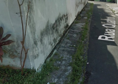 Criança de 6 anos é atropelada e tem perna quebrada em Manaus