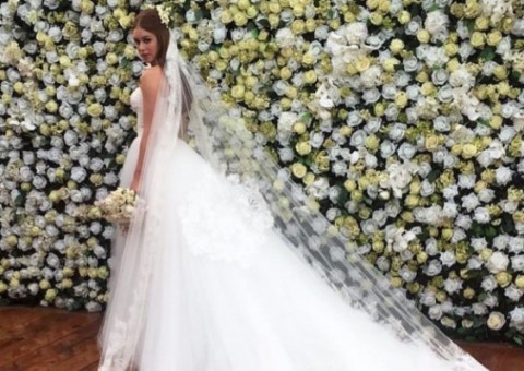 Casados, Marina Ruy Barbosa ganha beijão apaixonado de Xande