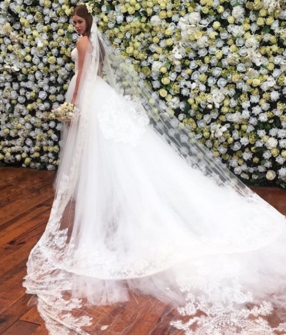 Casados, Marina Ruy Barbosa ganha beijão apaixonado de Xande