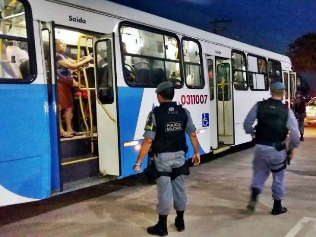 Em Manaus, dupla armada é presa em ônibus após denúncia do motorista