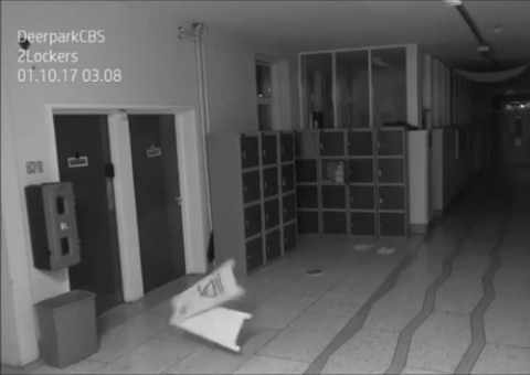 Câmeras noturnas flagram movimentos bizarros em escola durante madrugada